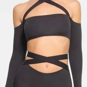 Fits Everybody Wrap Long Sleeve Super Cropped Top | Onyx Medium New with Tags